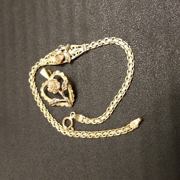 Jewelry - 14k gold bracelet and Pendant set